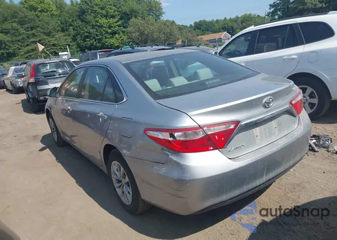 2017 Toyota Camry Le z USA, uszkodzony, nr VIN 4T1BF1FK3HU413455